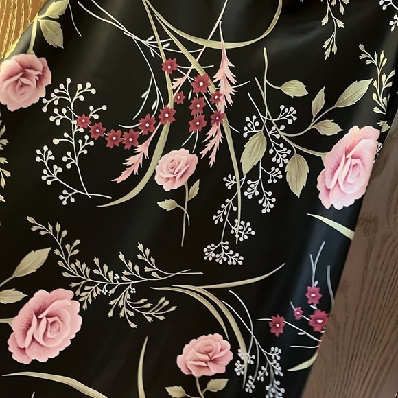 Colesce Couture 2pc. Silky black floral nightgown set. Robe and nightgown. Lg - Picture 9 of 11